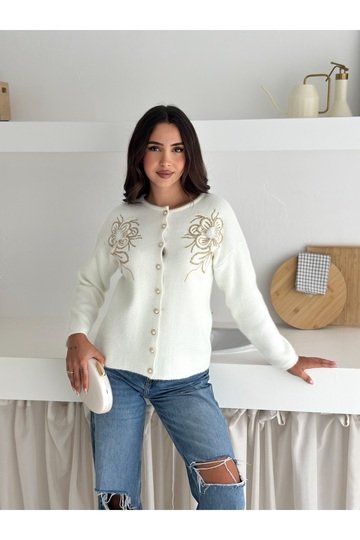 Yumuşak Dokulu Çiçek Desenli Düğmeli Triko Hırka