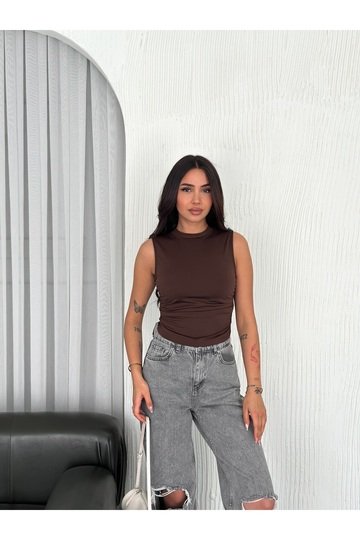 BÜZGÜLÜ DRAPELİ KOLSUZ MODAL KUMAŞ BLUZ