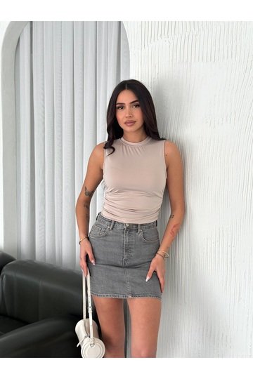 BÜZGÜLÜ DRAPELİ KOLSUZ MODAL KUMAŞ BLUZ