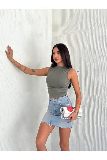 BÜZGÜLÜ DRAPELİ KOLSUZ MODAL KUMAŞ BLUZ
