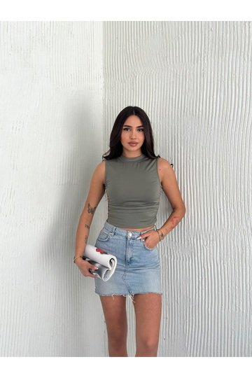 BÜZGÜLÜ DRAPELİ KOLSUZ MODAL KUMAŞ BLUZ