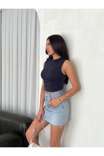 BÜZGÜLÜ DRAPELİ KOLSUZ MODAL KUMAŞ BLUZ