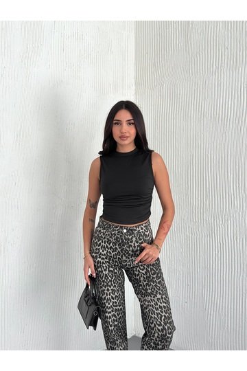 BÜZGÜLÜ DRAPELİ KOLSUZ MODAL KUMAŞ BLUZ