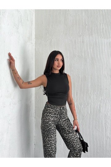 BÜZGÜLÜ DRAPELİ KOLSUZ MODAL KUMAŞ BLUZ
