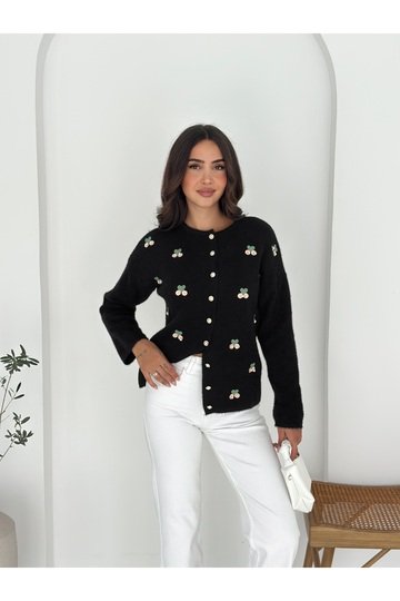 Yumuşak Dokulu İnci Detaylı Düğmeli Hırka