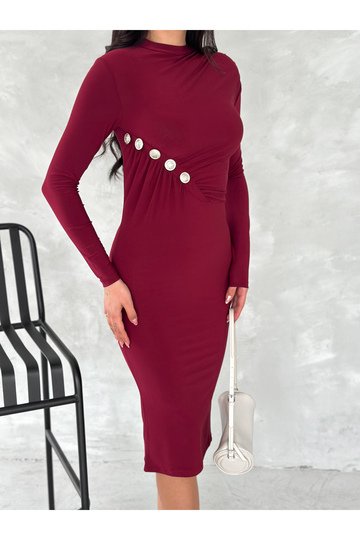 DÜĞME DETAYLI DRAPELİ BÜZGÜLÜ SANDY KUMAŞ ELBİSE