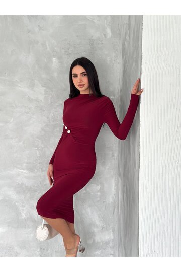 DÜĞME DETAYLI DRAPELİ BÜZGÜLÜ SANDY KUMAŞ ELBİSE