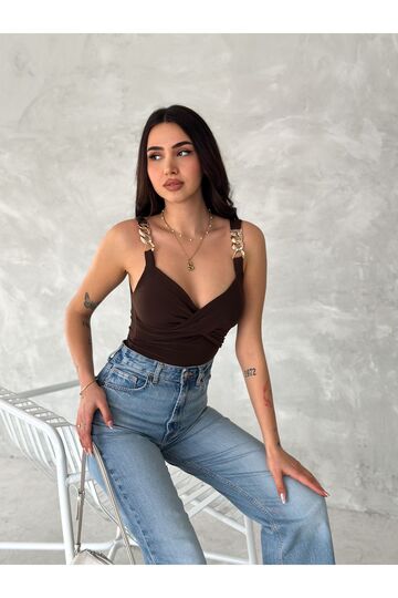 Zincir Askılı Dekolteli Büzügülü Sandy Kumaş Bluz