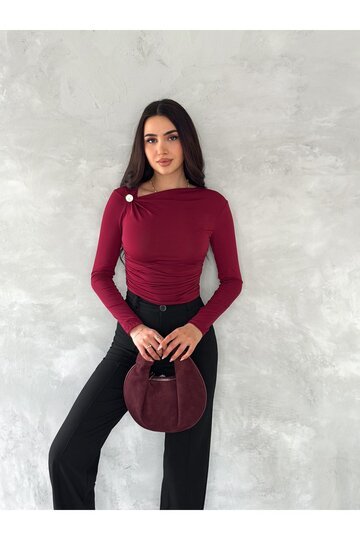 OMUZU DÜĞME DETAYLI DRAPELİ BÜZGÜLÜ SANDY KUMAŞ BLUZ