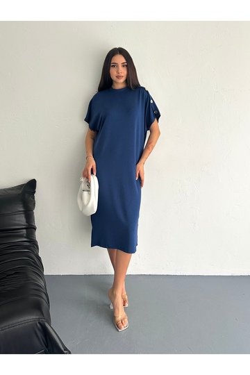 SÜS DÜĞME DETAYLI YUMUŞAK DOKU MODAL KUMAŞ ELBİSE