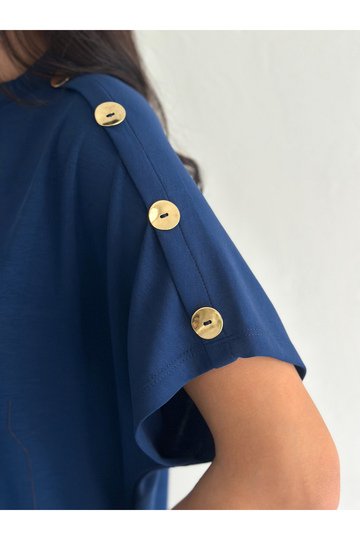SÜS DÜĞME DETAYLI YUMUŞAK DOKU MODAL KUMAŞ ELBİSE