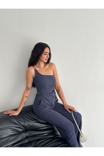 Yumuşak Dokulu Tek Omuz Aksesuar Detaylı Bürümcük Kumaş Takım