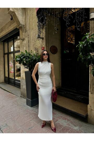 Drape Yaka İçi Astarlı Fermuarlı Büzgülü Yırtmaçlı Sandy Kumaş Elbise