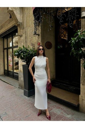 DRAPE YAKA İÇİ ASTARLI FERMUARLI BÜZGÜLÜ YIRTMAÇLI SANDY KUMAŞ ELBİSE