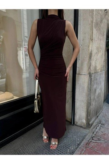 DRAPE YAKA İÇİ ASTARLI FERMUARLI BÜZGÜLÜ YIRTMAÇLI SANDY KUMAŞ ELBİSE