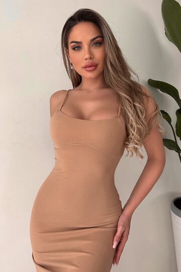 Askılı Tek Yırtmaçlı Uzun Elbise