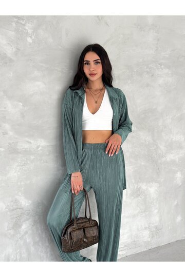PİLİSELİ KUMAŞ BELİ LASTİKLİ RAHAT KALIP GENİŞ PAÇA PANTOLUN GÖMLEKLİ TAKIM