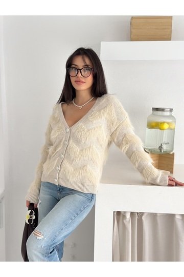 Sakal Kumaş Yumuşak Dokulu Düğme Detaylı Triko Hırka