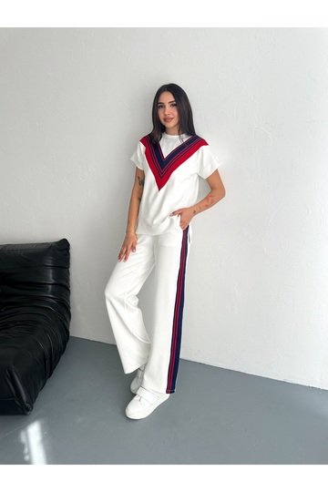 GARNİLİ KOLUNDAN ŞERİTLİ MODAL KUMAŞ EŞOFMAN TAKIM