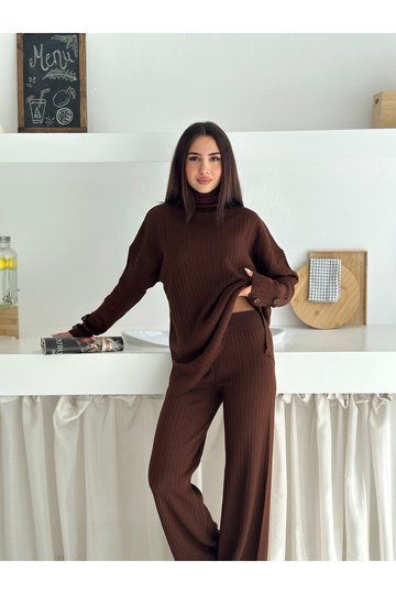Balıkçı Yaka Düğme Detaylı Triko Takım