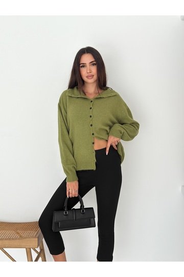 Yumuşak Dokulu Düğmeli Triko Hırka