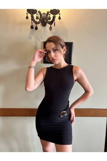 Kalp Kemer Detaylı Vucudu Saran Mini Elbise