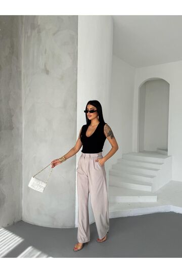 Kemer Ve Düğme Detaylı Bol Paçalı Pantolun