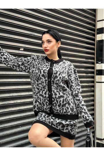 Yünlü Leopar Desen Düğmeli Triko Takım