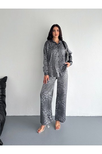 Parlak Leopar Desenli floş saten  kumaş gömlekli takım