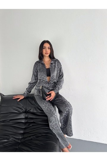 Parlak Leopar Desenli floş saten  kumaş gömlekli takım
