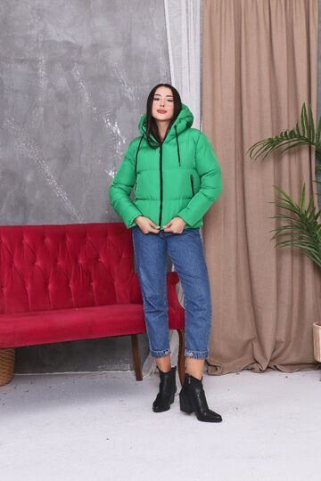 Kadın Bej Kapüşonlu Elyaflı Rüzgar Geçirmez Şişme Kışlık Mont