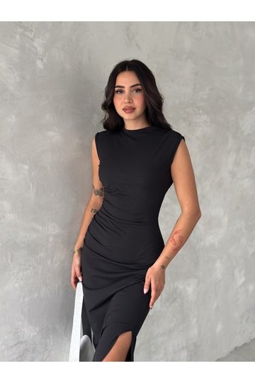 DRAPELİ BÜZGÜLÜ YIRTMAÇLI KOLSUZ ELBİSE