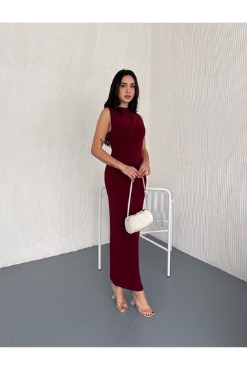DRAPELİ VATKALI KOLSUZ YIRTMAÇLI SANDY KUMAŞ ELBİSE