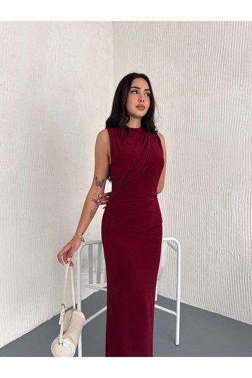 DRAPELİ VATKALI KOLSUZ YIRTMAÇLI SANDY KUMAŞ ELBİSE