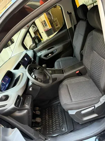 Peugeot Rifter Siyah