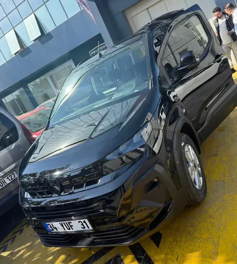 Peugeot Rifter Siyah